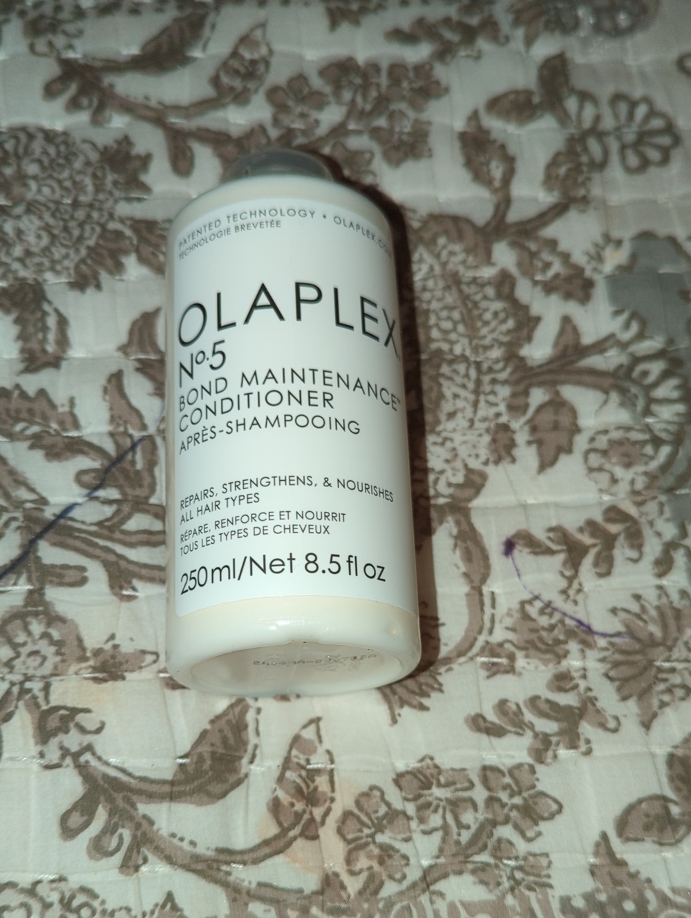 OLAPLEX No.5 Bond Maintenance Conditioner - White